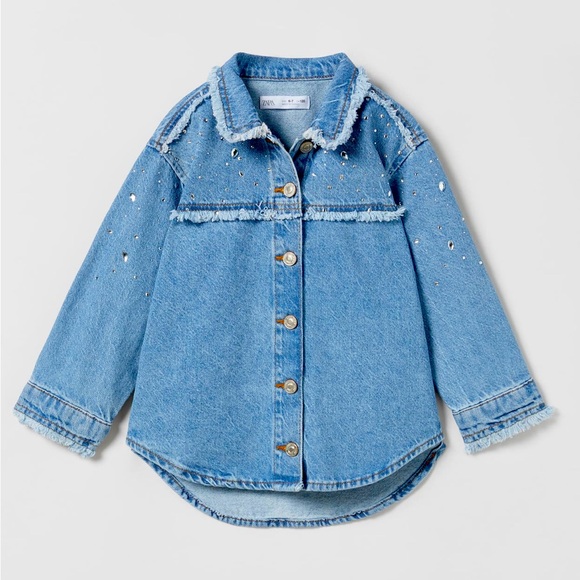 Zara FRAYED DENIM OVERSHIRT WITH RHINESTONES
PRICE NOT AVAILABLE
OUT - Picture 1 of 4